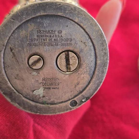 Ronson vintage table top lighters. 2 Queen Anne and 1 Decanter lighters. - Picture 7 of 7